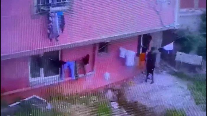  Sultangazi'de göçmenlerin kaldığı evde hırsızlık kamerada -3