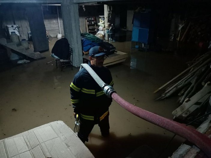 Tokat'ta sağanak: Bazı evleri su bastı
