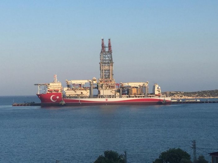 4'üncü sondaj gemisi 'Abdülhamid Han'a Türk bayrağı işlendi  -1