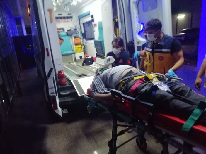 Otomobil evin duvarına daldı: 1 ölü -7