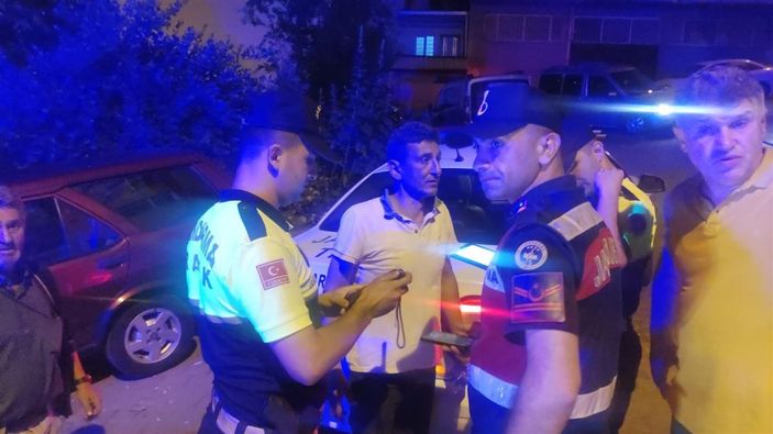 Otomobil evin duvarına daldı: 1 ölü -5