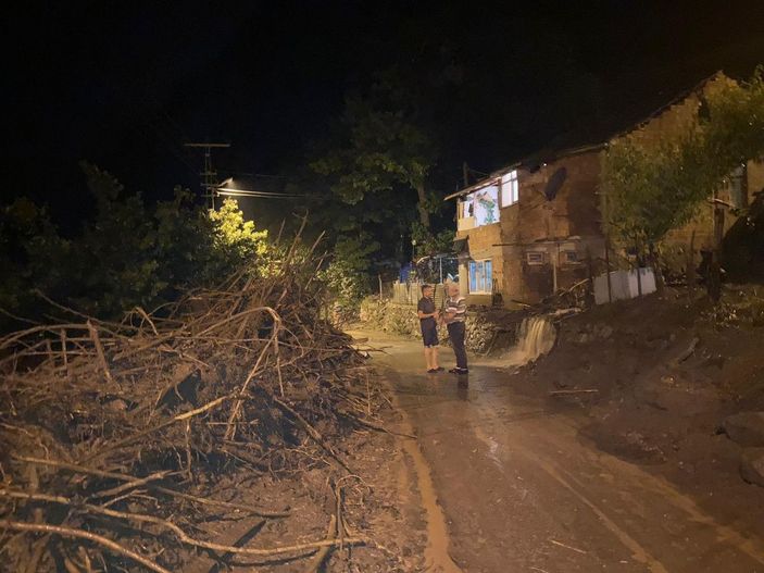 Ordu'da dere taştı, 9 evi su bastı -1