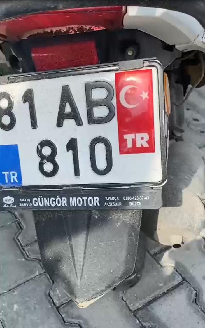 Plakasını Türk bayrağı etiketiyle kapatan motosikletliye para cezası -1