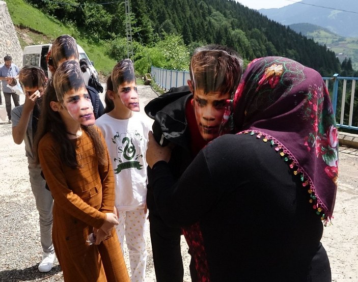 Şehit Eren Bülbül maskeli ziyaret, annesini duygulandırdı -9