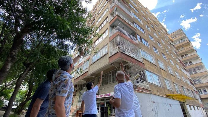 40 yıllık binadan beton parçaları düştü, 2 kişi yaralandı -1