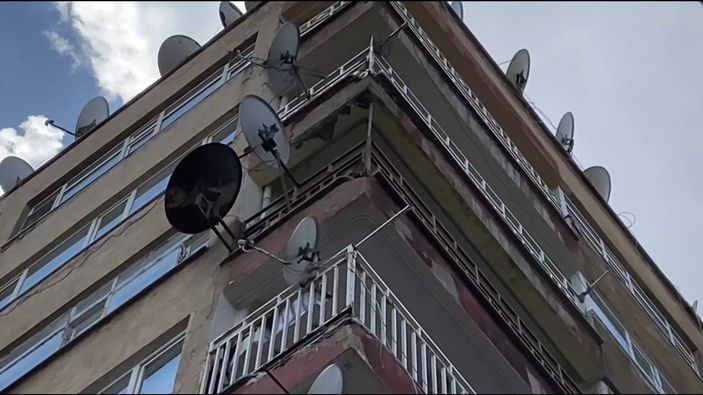 40 yıllık binadan beton parçaları düştü, 2 kişi yaralandı -5