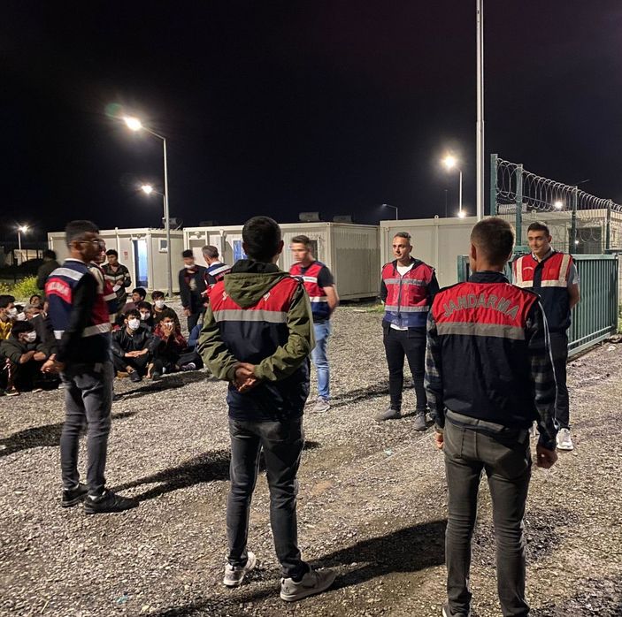 Afganistan uyruklu 272 kaçak göçmen ülkelerine gönderildi -5