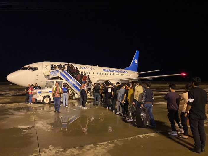 Afganistan uyruklu 272 kaçak göçmen ülkelerine gönderildi -2