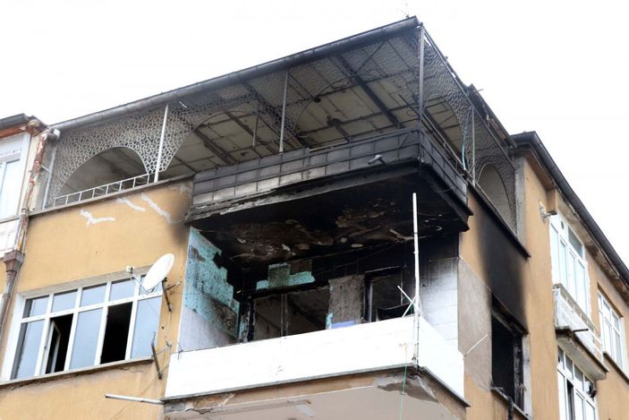 Ev sahibiyle tartışan 2 kardeş, oturdukları daireyi yaktı -3