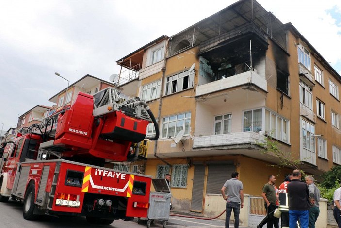Ev sahibiyle tartışan 2 kardeş, oturdukları daireyi yaktı -6