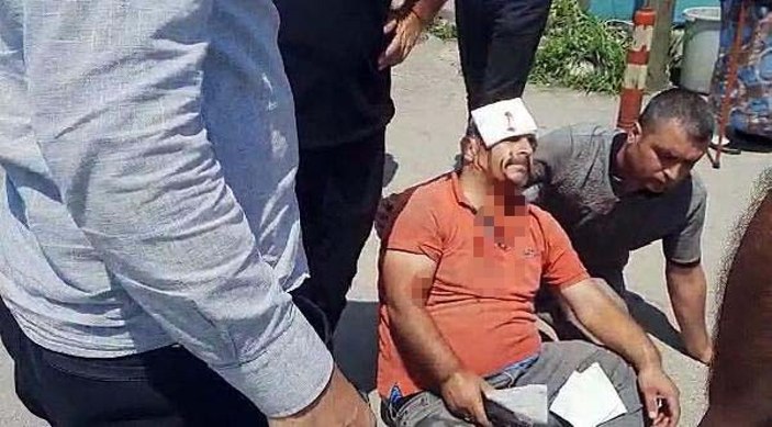 Yol kenarında beklerken otomobil çarptı -4