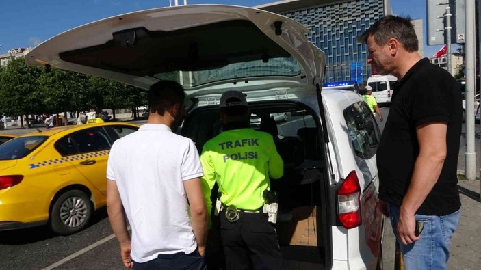 Taksim’de yapılan denetimde taksicilere ceza yağdı -4