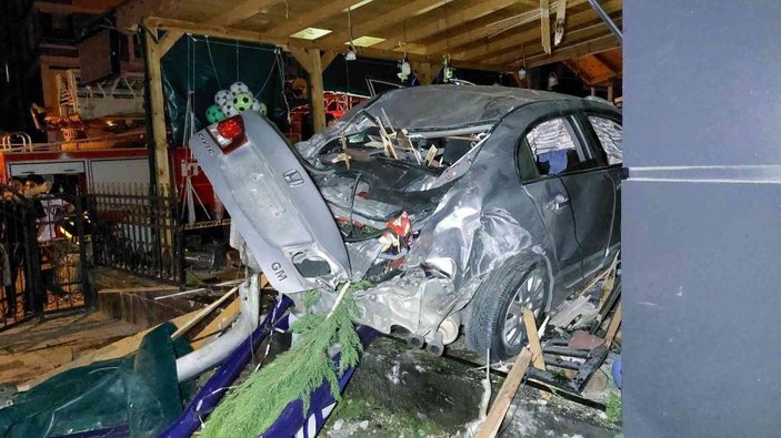 Samsun’da 25 metre takla atan otomobil, şarküteri dükkanına girdi: 2 ölü