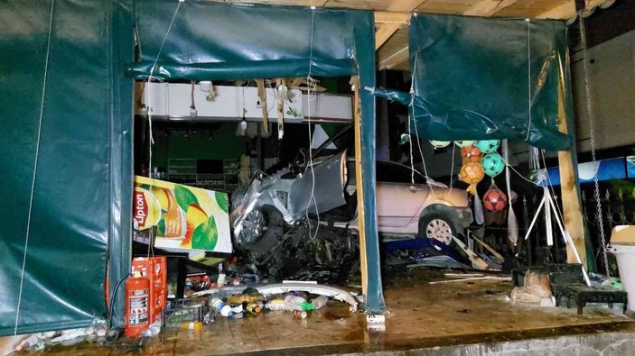 Samsun’da 25 metre takla atan otomobil, şarküteri dükkanına girdi: 2 ölü