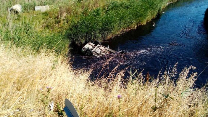 Tekirdağ’da otomobil dereye uçup suya gömüldü: Araçtaki üç kişi yüzerek karaya çıktı -6