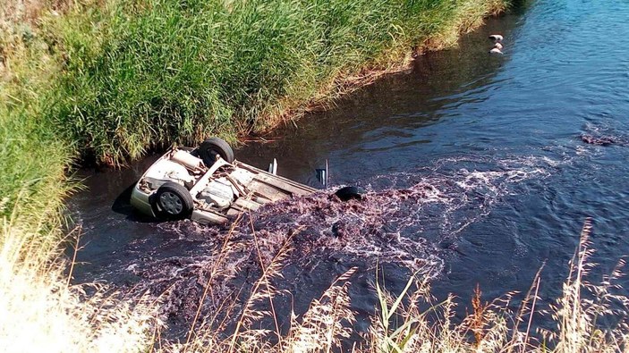 Tekirdağ’da otomobil dereye uçup suya gömüldü: Araçtaki üç kişi yüzerek karaya çıktı -5