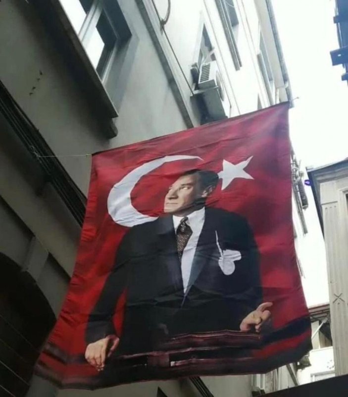 Atatürk'lü Türk bayrağına saldırıya 2 gözaltı -4