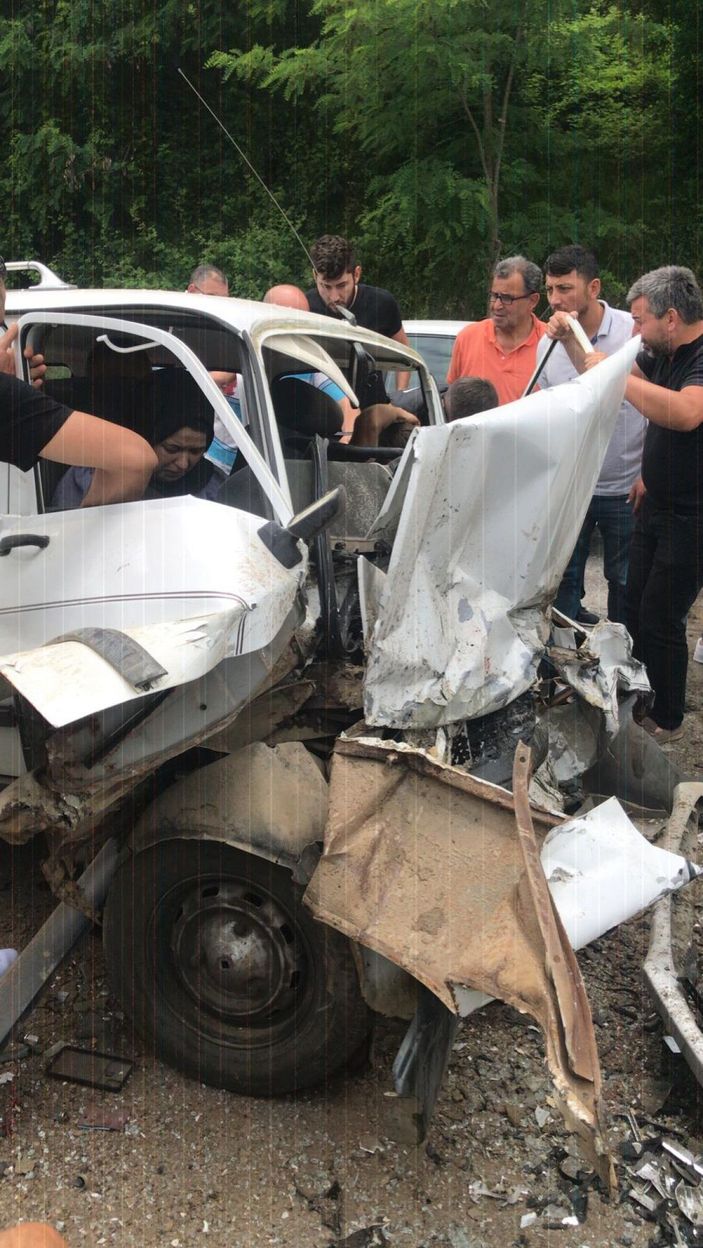 Kocaeli'de sınav dönüşü otomobiller çarpıştı: 4 yaralı -2
