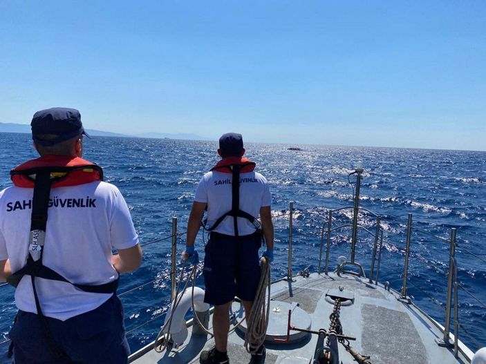 İzmir'de 100 kaçak göçmen ile 4 organizatör yakalandı, 24 kaçak göçmen kurtarıldı -2