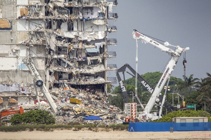 Miami'de çöken binada ölenlerin yakınlarına 1 milyar dolar tazminat