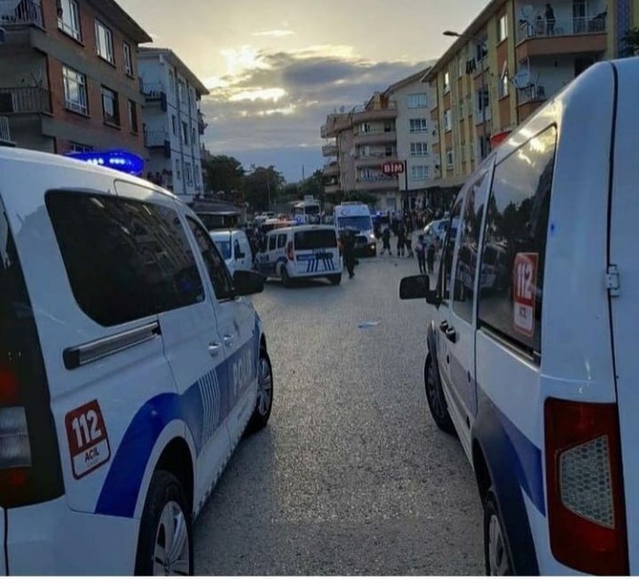 Ankara’da drift yapan sürücüye kızan mahalleli, aracını devirdi