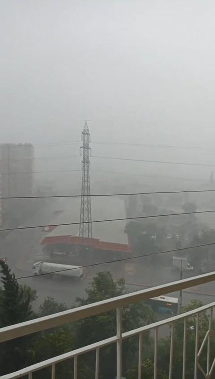 Antalya'da 'yaz yağmuru' günlük yaşamı olumsuz etkiledi -4