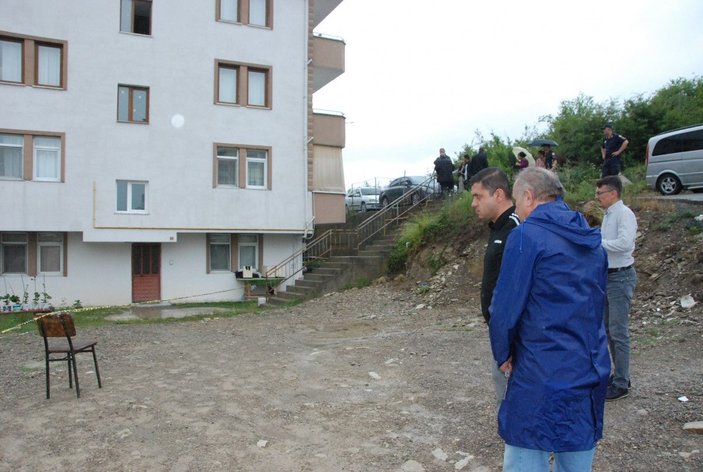 Bartın'da istinat duvarı çöktü; 3 bina boşaltıldı -6