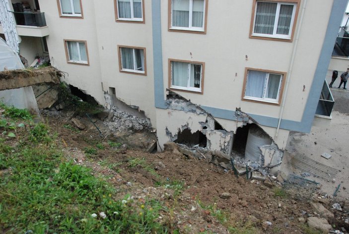 Bartın'da istinat duvarı çöktü; 3 bina boşaltıldı -5