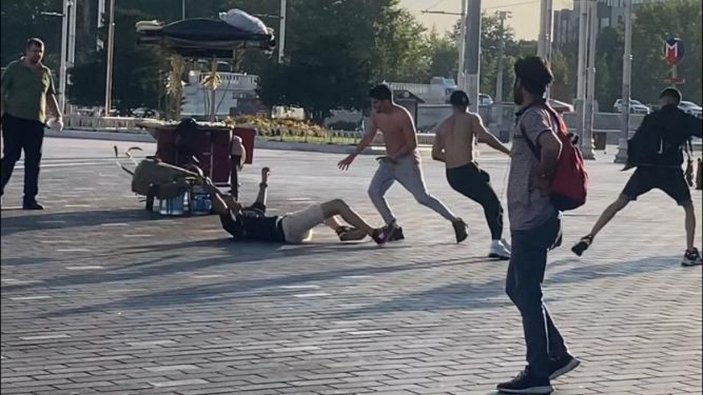 Taksim Meydanı'ndaki kavga kamerada -1