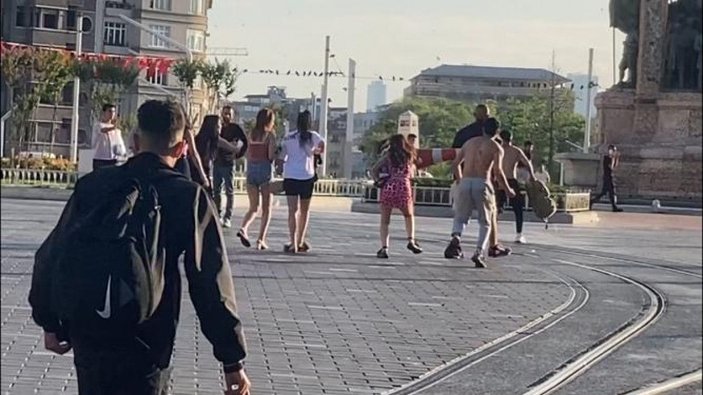 Taksim Meydanı'ndaki kavga kamerada -7
