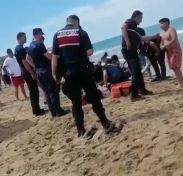 Sarıyer'de boğulma tehlikesi geçiren 4 kişiyi jandarma kurtardı -2