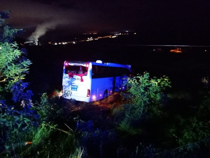 Kastamonu'da yolcu otobüsü tarlaya yuvarlandı: 1 ölü 19 yaralı (1) -1
