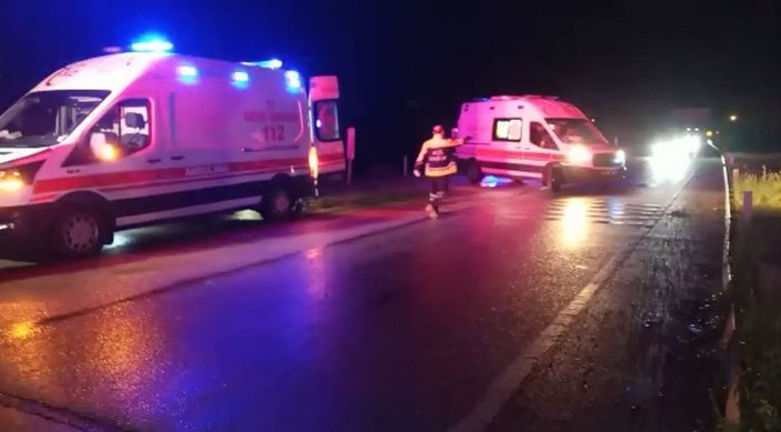 Kastamonu'da yolcu otobüsü tarlaya yuvarlandı: 1 ölü 19 yaralı (1) -4