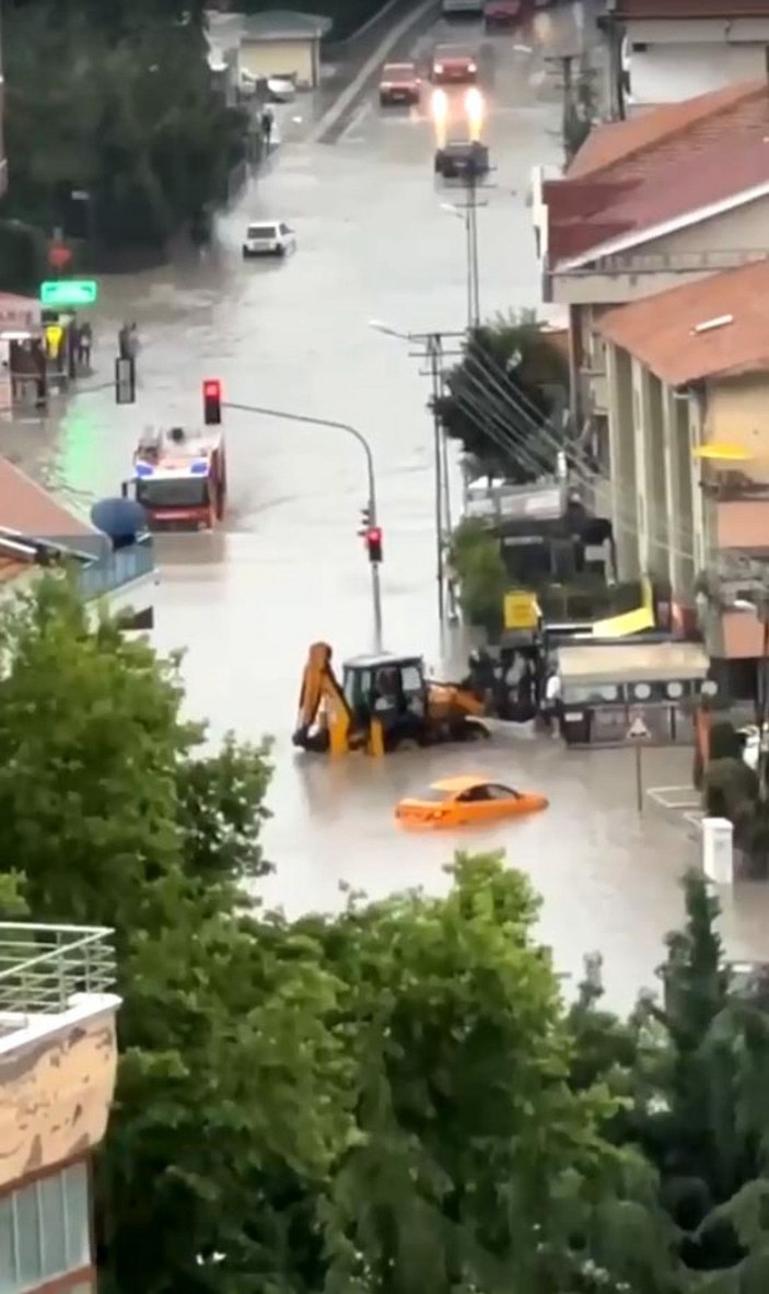 Ankara'da sağanak etkili oldu; ev ve iş yerlerini su bastı -3