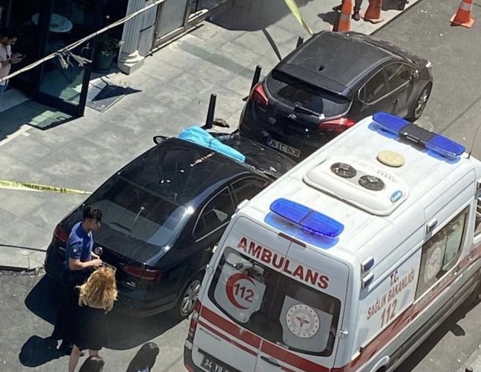 Beyoğlu'nda otelin 8'inci katından düşen turist hayatını kaybetti -3