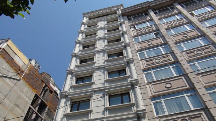Beyoğlu'nda otelin 8'inci katından düşen turist hayatını kaybetti -5
