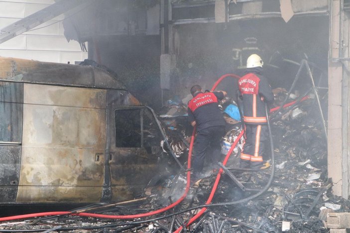 İnşaat malzemesi satılan iş yerinde yangın; 1 ev ile 2 araç da hasar gördü -3