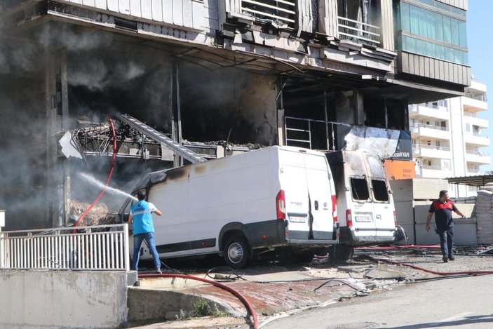 İnşaat malzemesi satılan iş yerinde yangın; 1 ev ile 2 araç da hasar gördü -9