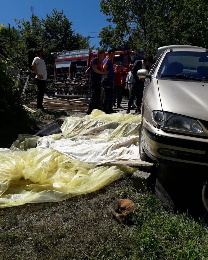 El frenini çekmeyi unuttuğu otomobilinin altında kalıp, öldü -1