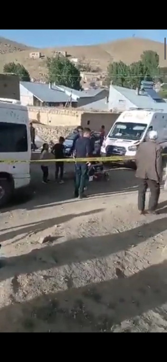 Van'da kaçak göçmen minibüsü dur ihtarına uymadı: 1 ölü 12 yaralı