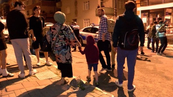 Üsküdar'da istinat duvarı çöktü: Çevredeki binalar tahliye edildi