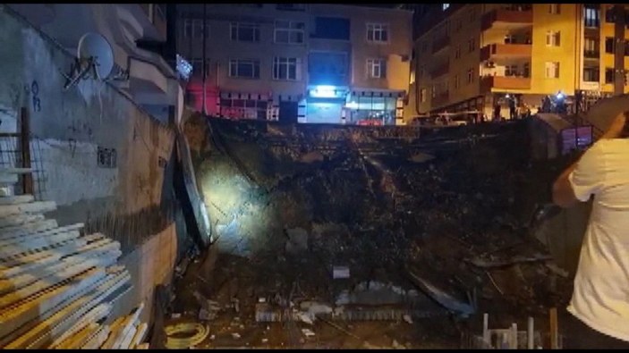 Üsküdar'da istinat duvarı çöktü: Çevredeki binalar tahliye edildi