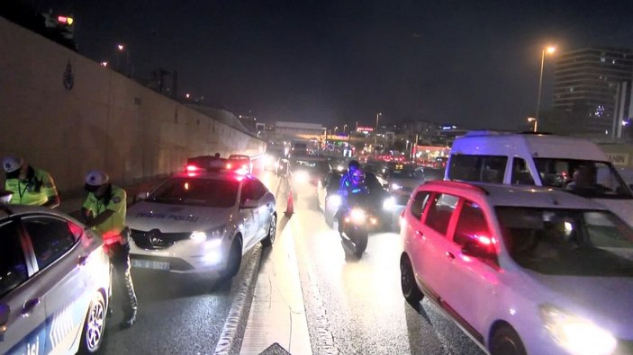 Zeytinburnu'nda otomobilin çarptığı motosiklet sürücüsü öldü