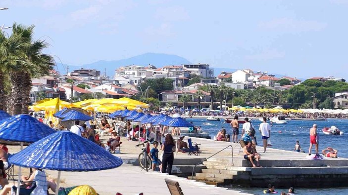 İzmir’in gözde tatil merkezlerinden Foça’da tatilci yoğunluğu -3