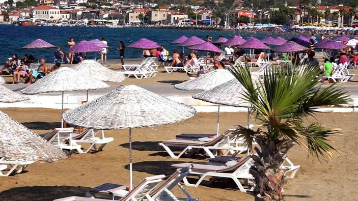 İzmir’in gözde tatil merkezlerinden Foça’da tatilci yoğunluğu -2