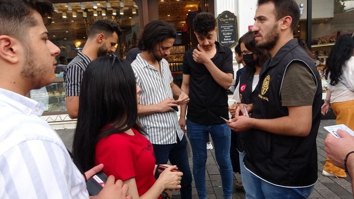 Taksim’de kayıt dışı göçmen denetimi: 30 kişi sınır dışı edilmek üzere alındı -1