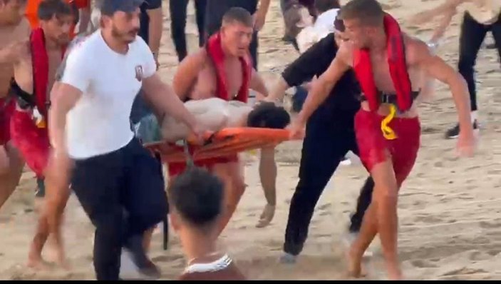 Arnavutköy'de yasağa rağmen denize giren kişi hayatını kaybetti  -1