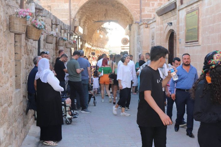 Midyat'ta 'bayram' bereketi; 4 günde 40 bin turist ağırlandı -7