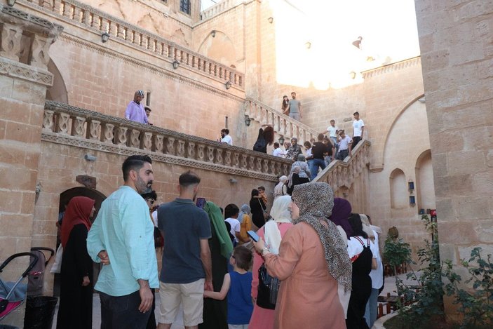Midyat'ta 'bayram' bereketi; 4 günde 40 bin turist ağırlandı -3
