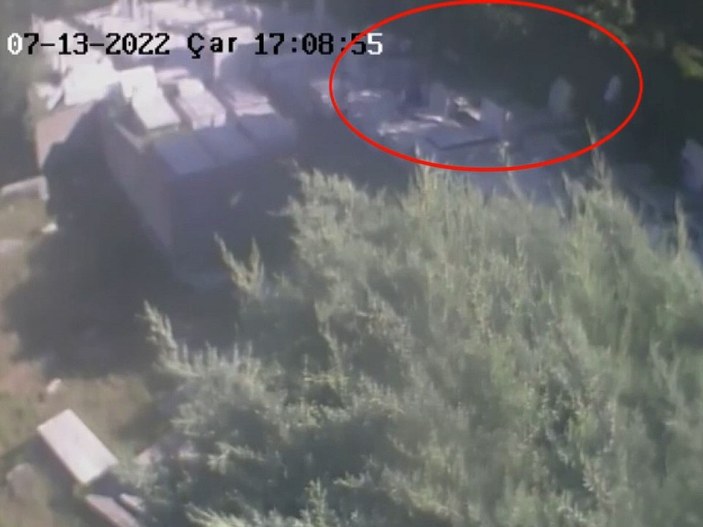Hasköy Yahudi Mezarlığı'ndaki saldırı kamerada: 5 çocuk gözaltına alındı -4